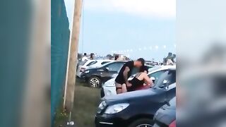 Beccati a trombare nel parcheggio pubblico