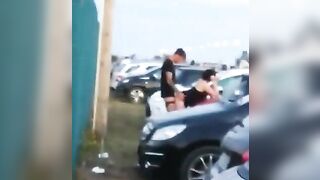 Beccati a trombare nel parcheggio pubblico