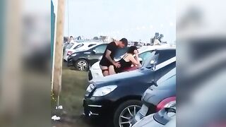 Beccati a trombare nel parcheggio pubblico