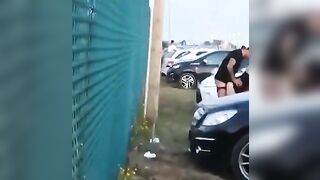 Beccati a trombare nel parcheggio pubblico