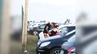 Beccati a trombare nel parcheggio pubblico