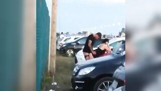 Beccati a trombare nel parcheggio pubblico