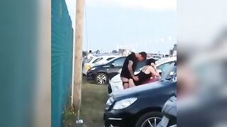 Beccati a trombare nel parcheggio pubblico