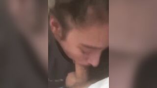 Fidanzata succhia cazzo piccolo