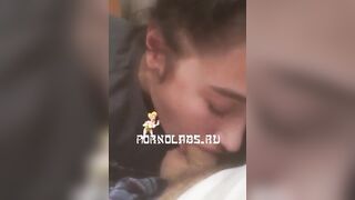 Fidanzata succhia cazzo piccolo