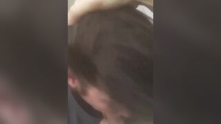 Fidanzata succhia cazzo piccolo