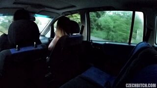 Bella puttanella si fa sborrare sulle tette