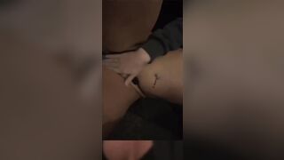 Zoccoletta di OF ci mostra tette e passera