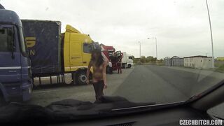 Il puttaniere pervertito e la puttanella esibizionista