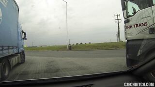 Il puttaniere pervertito e la puttanella esibizionista