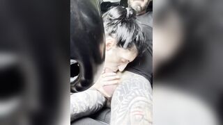 Puttana romena succhia cazzo di un cliente