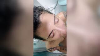 Con la faccia sborrata dal suo uomo