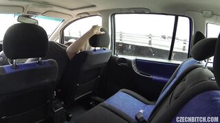 Giovane puttanella catturata tra i camion