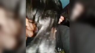 Le ficca il cazzo in gola