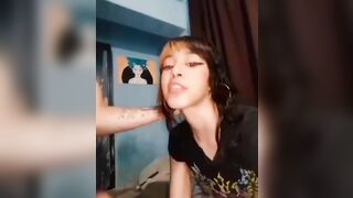 Le ficca il cazzo in gola