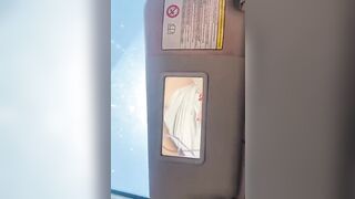 Si spara una sega guidando la macchina