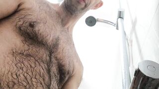 io che mi masturbo sotto la doccia