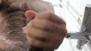 io che mi masturbo sotto la doccia