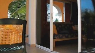 La troia chiama il servizio in camera - Prima Parte