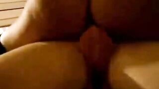 Mio marito mi riprende mentre cavalco un vero uomo