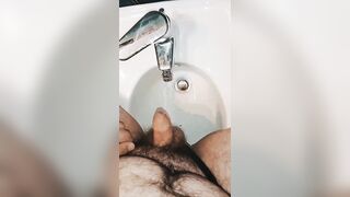 Ragazzo cazzo piccolo sborra tantissimo!