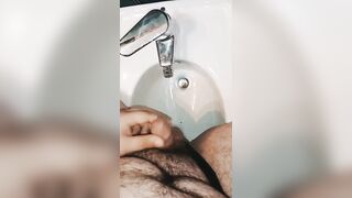 Ragazzo cazzo piccolo sborra tantissimo!