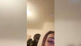 Ragazza tettona italiana spompina in cam