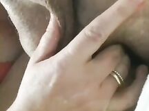 Un pompino con massaggio al culo