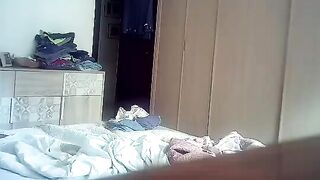 Anteprima del video: Marito guardone filma la moglie di nascosto