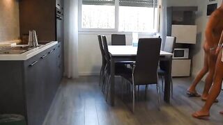 Anteprima del video: Ragazzo sotto viagra cede alle avance della coinquilina