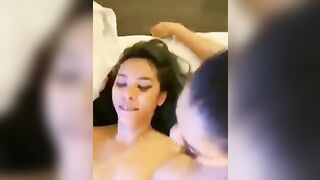 Schizzi di sborra per tre puttane lesbiche