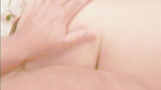 Francesca gioca con un vibratore