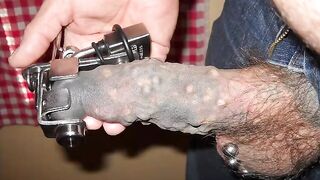 figa chiusa a chiave e cazzo chiuso a chiave - pussy locked and cock locked