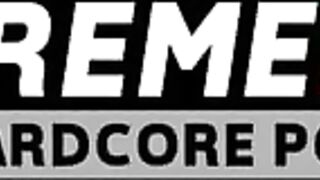 Giovane troietta si fa fottere da un vecchio