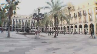 Un puttaniere cattura una giovane e bella ragazza nera