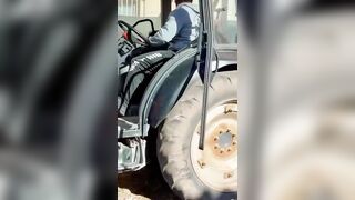 Anteprima del video: La zoccola a cui piacciono i contadini