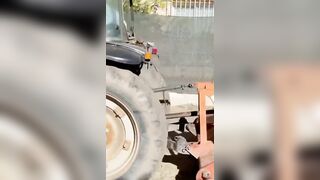 La zoccola a cui piacciono i contadini