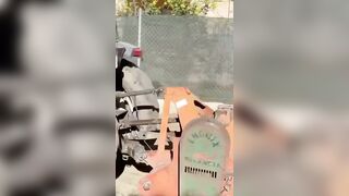 La zoccola a cui piacciono i contadini