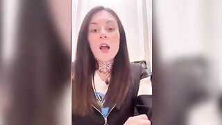 Anteprima del video: Giada si masturba nel bagno del supermercato