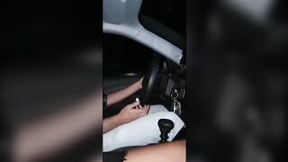 Autostoppista fa pompino per un passaggio