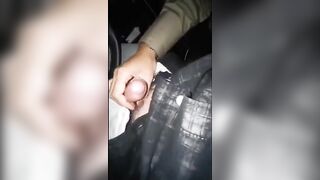 Autostoppista fa pompino per un passaggio