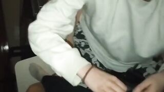 GIovane fidanzata italiana fa un pompino con ingoio