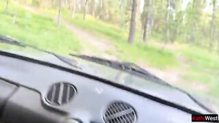 Giovane puttanella russa cattura un puttaniere in strada