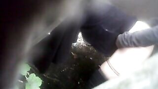 Una puttana si scopa il suo cliente nel bosco