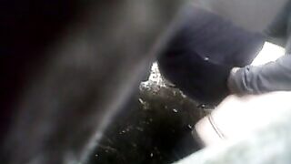 Una puttana si scopa il suo cliente nel bosco