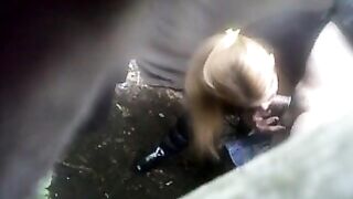 Anteprima del video: Una puttana si scopa il suo cliente nel bosco