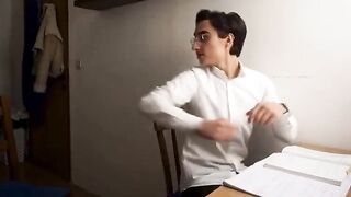 Anteprima del video: Giovane studentessa scopata dal prof di matematica