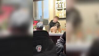 Scopata al bar sotto gli occhi di tutti