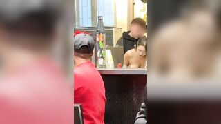 Scopata al bar sotto gli occhi di tutti