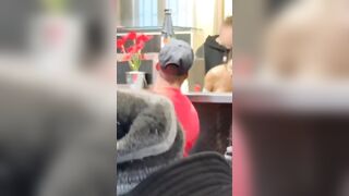 Scopata al bar sotto gli occhi di tutti